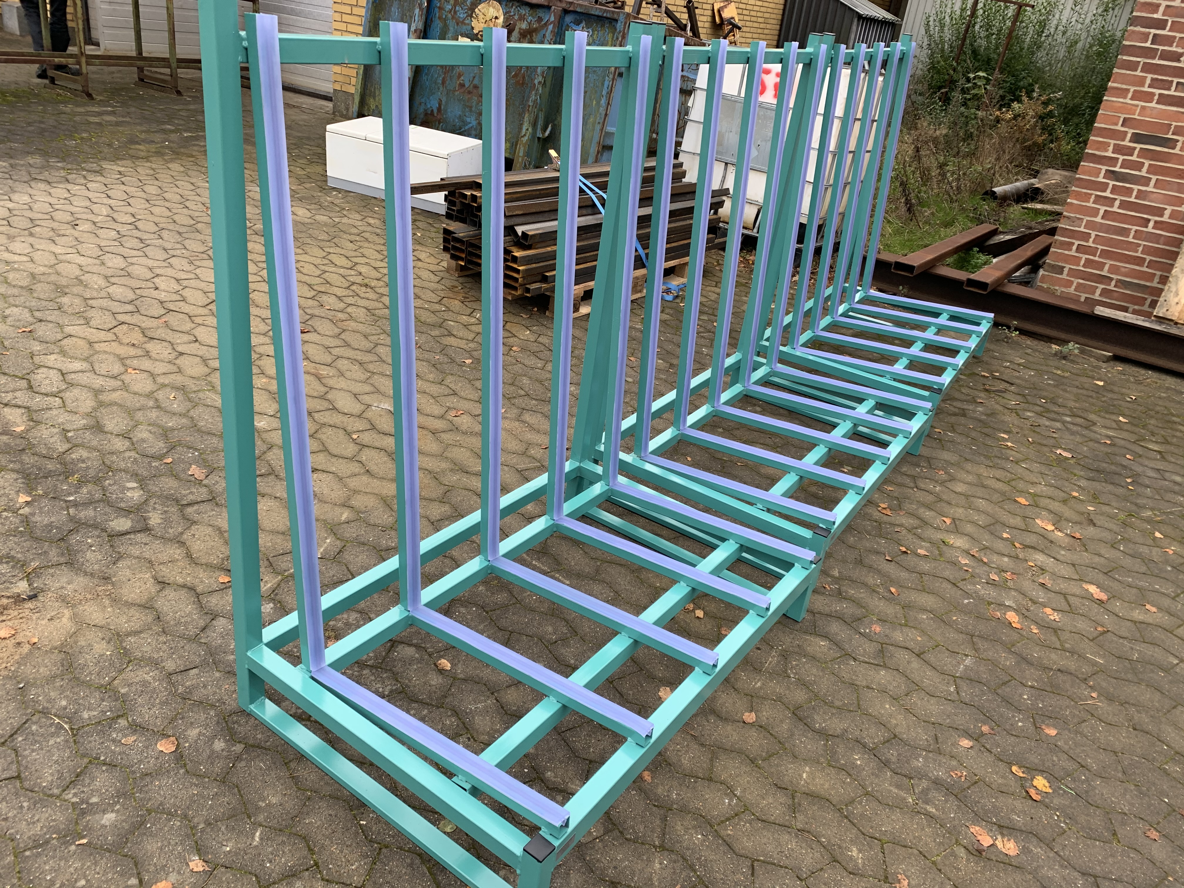 Painted fixed rack with product supports