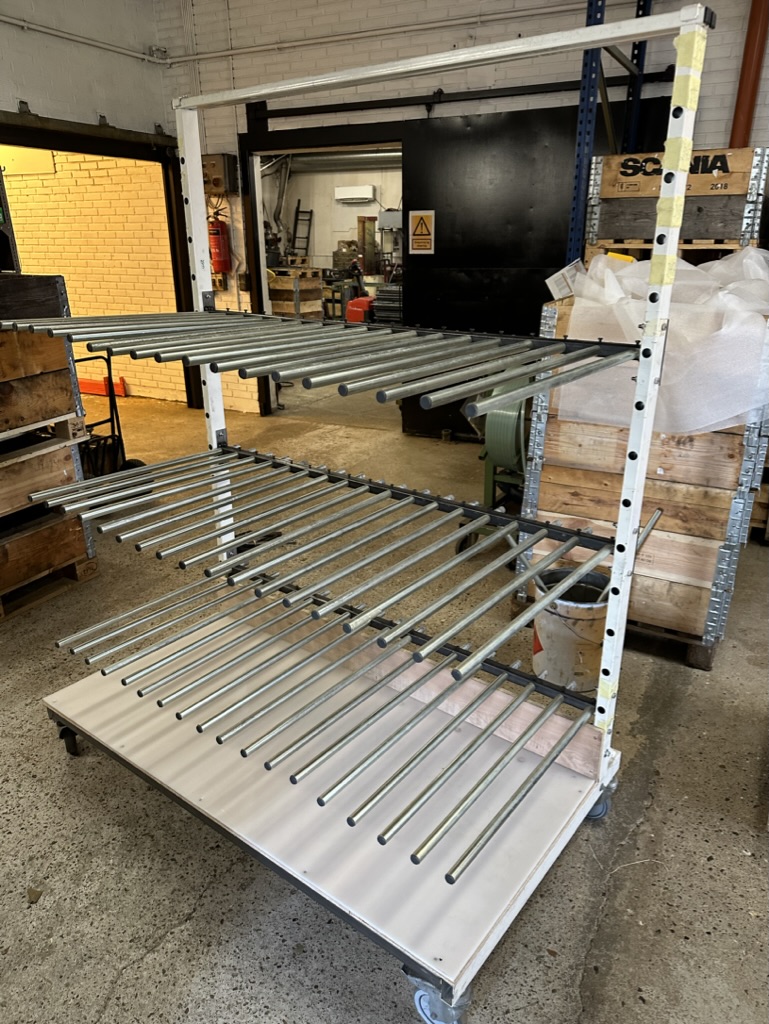 Production trolley with adjustable roller shelves